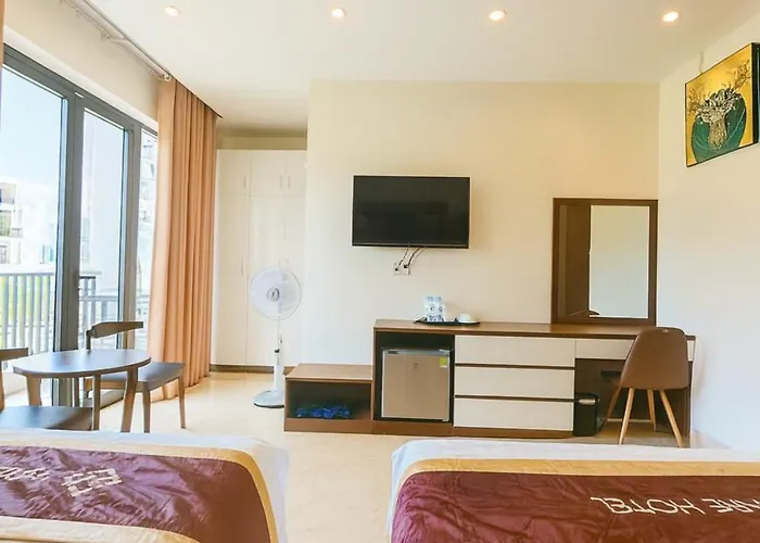 Hotel Square *