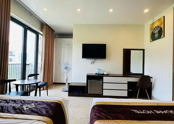 Hotel Square *