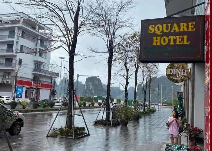 Hotel Square *