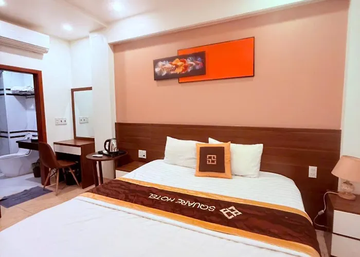 Square Hotel