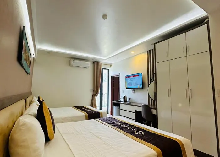 Square Hotel *